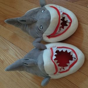 Shark slippers‎
